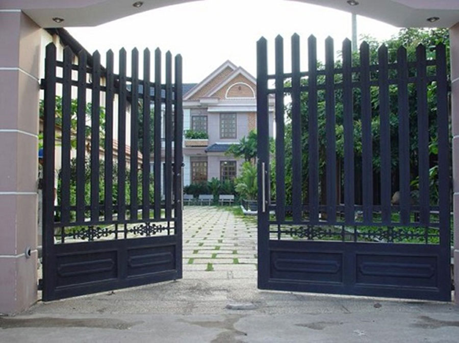 Cần tránh xây cổng nhà và cửa chính thẳng hàng